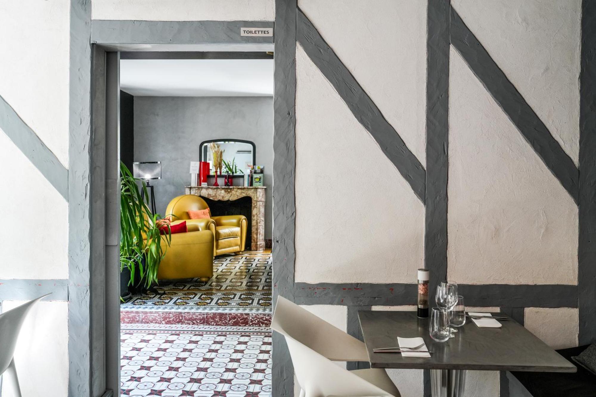 Logis Hotel & Restaurant Le Cadet De Gascogne Saint-Justin  Eksteriør billede