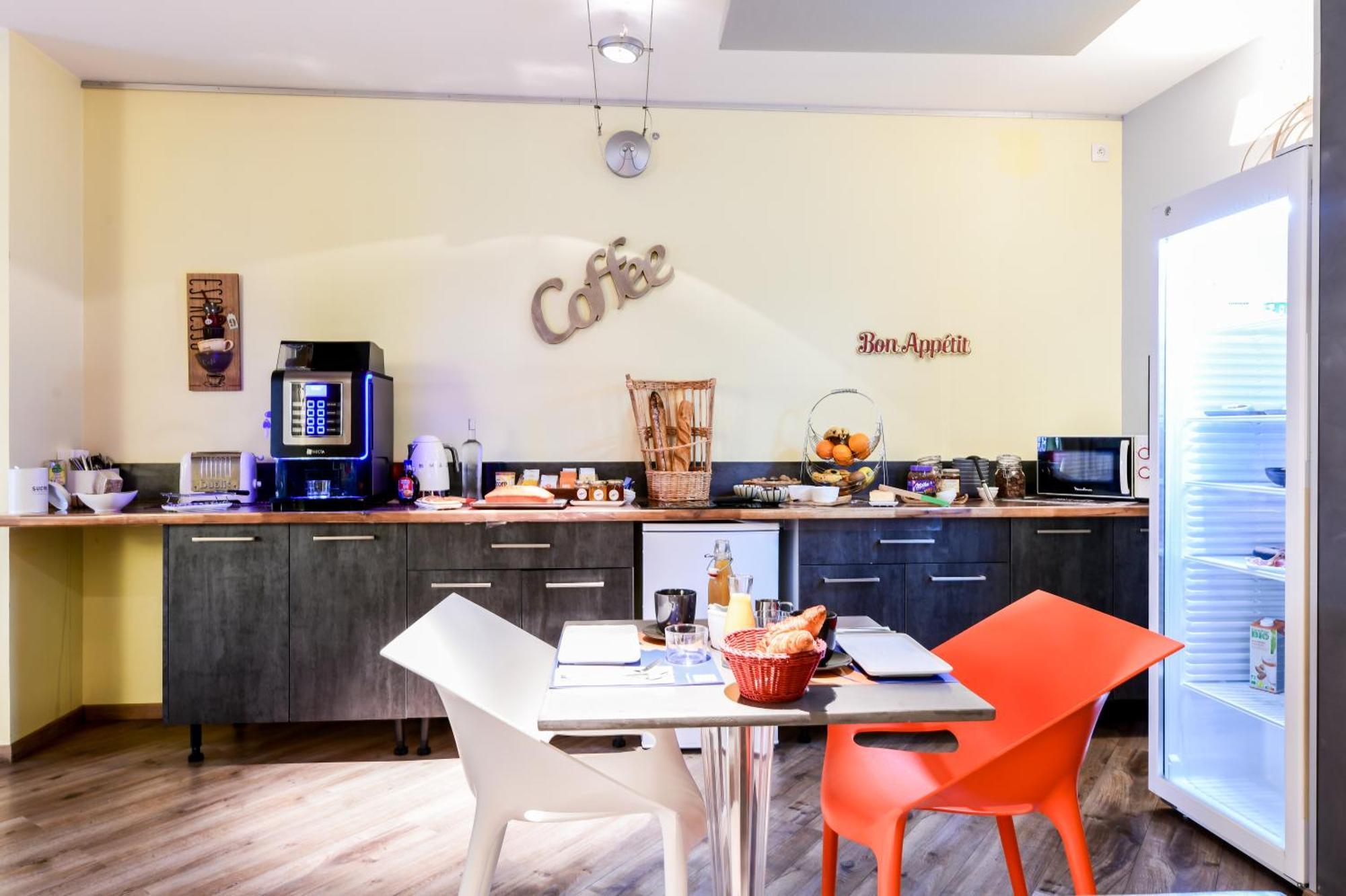 Logis Hotel & Restaurant Le Cadet De Gascogne Saint-Justin  Eksteriør billede