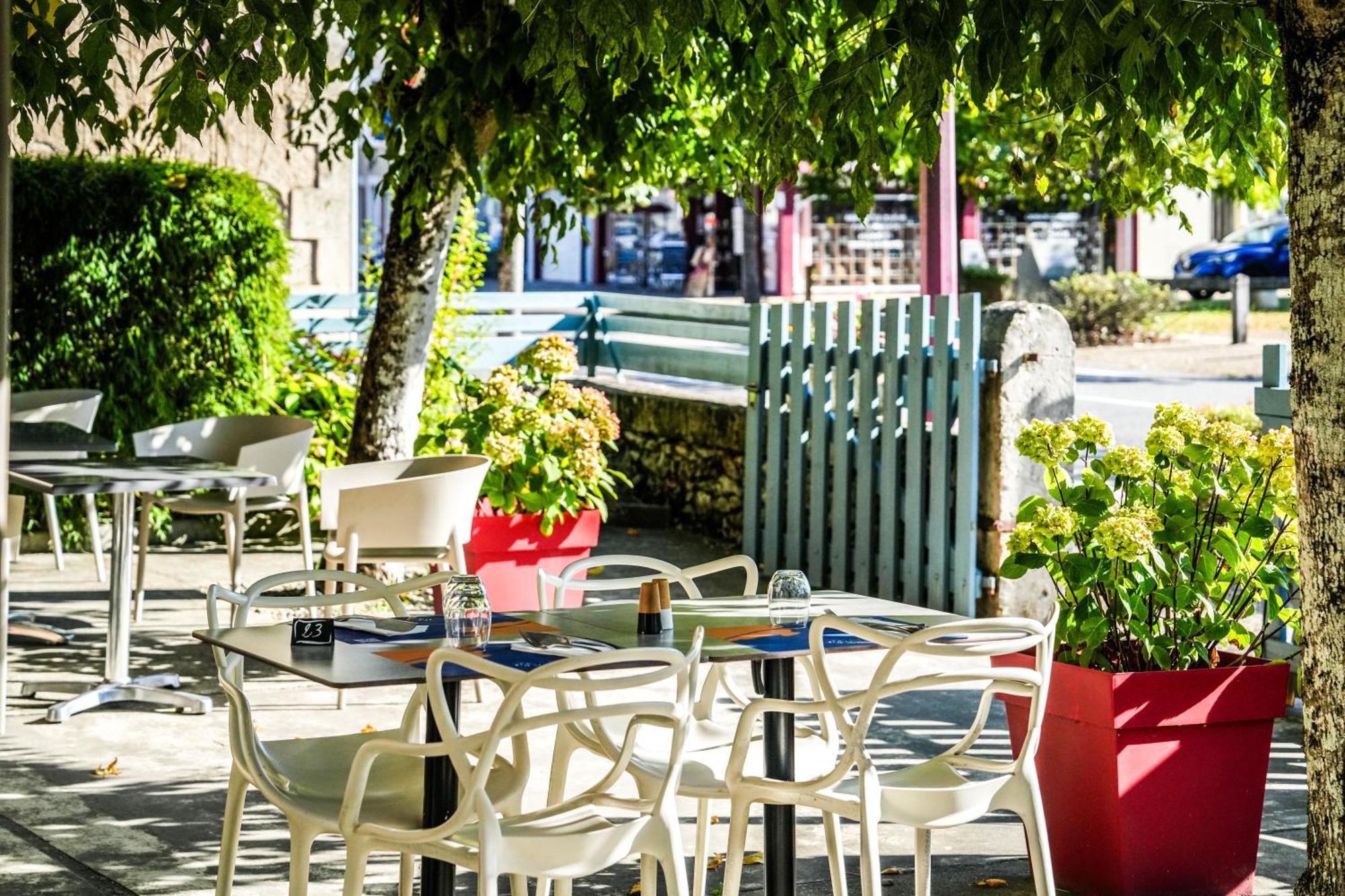 Logis Hotel & Restaurant Le Cadet De Gascogne Saint-Justin  Eksteriør billede