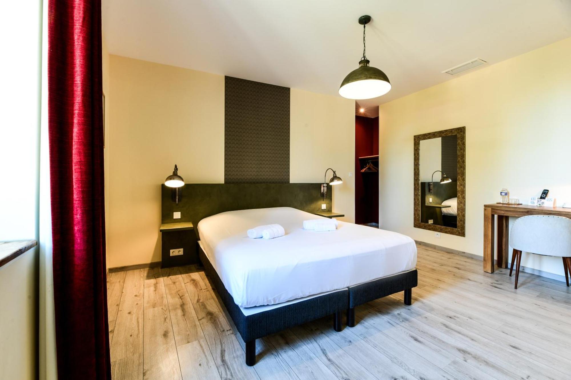 Logis Hotel & Restaurant Le Cadet De Gascogne Saint-Justin  Eksteriør billede